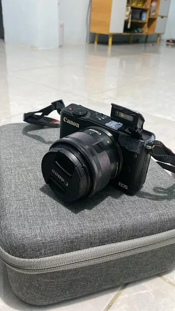 Mirrorless Canon M10