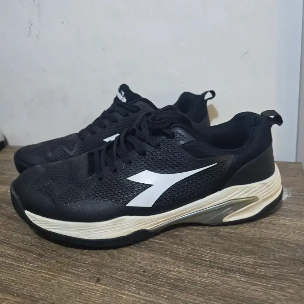 Sepatu diadora original