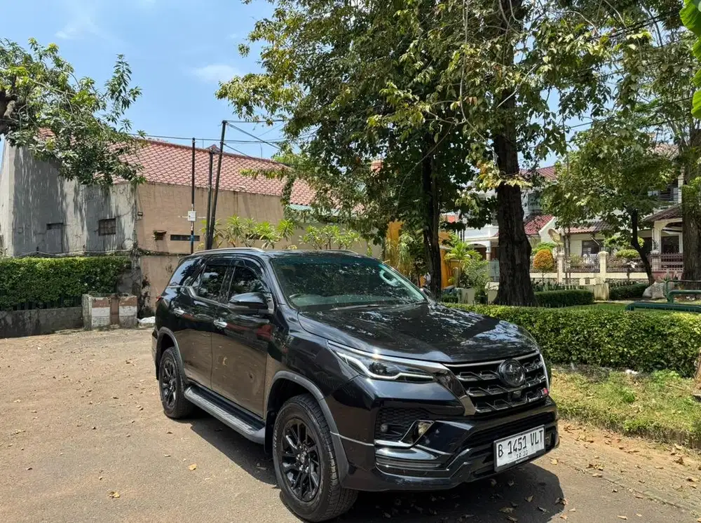 {km 20rb} Fortuner Gr 2.8 Diesel At 2022 Low Km