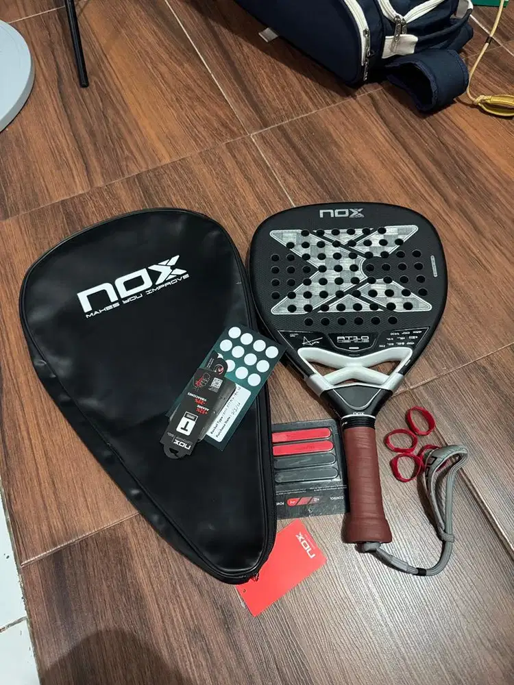 WTS RAKET PADEL NOX AT10 GENIUS ATTACK 18K 2026