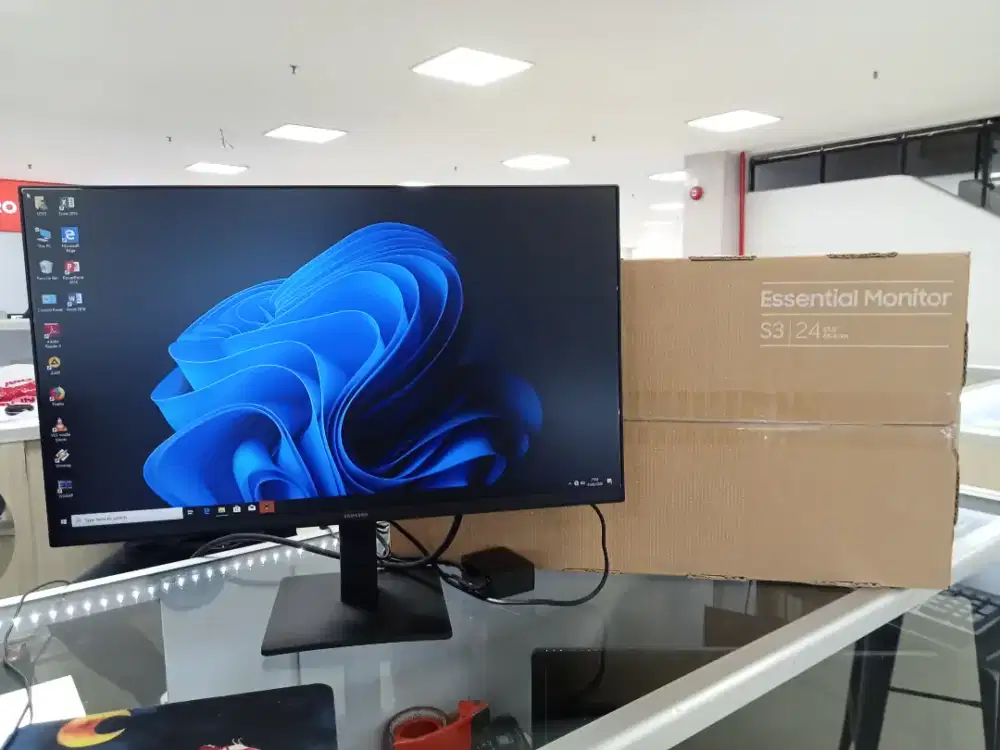Beli Ga Jadi Pake JUAL LAGI AJA LED Monitor Samsung 24inch Frameless