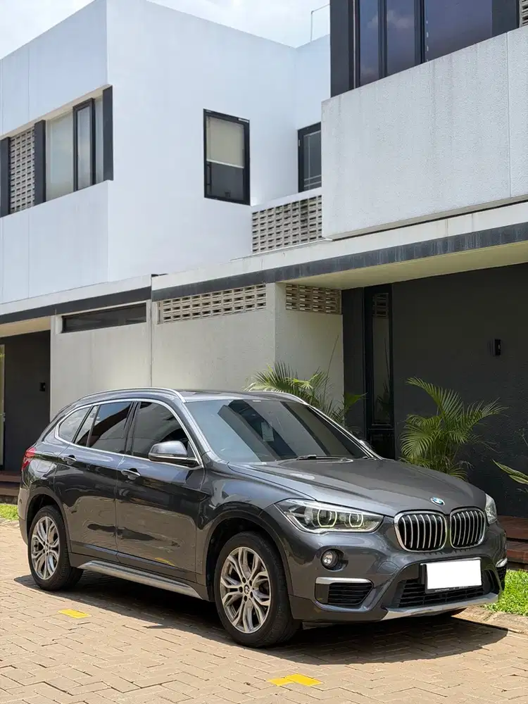 BMW X1 Sdrive18i X Line Facelift Grey on Brown 2018 Sangat Terawat