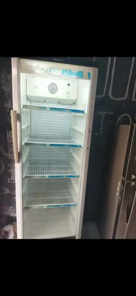 Jual butuh showcase kulkas pendingin minuman ukuran tinggi 170 cm