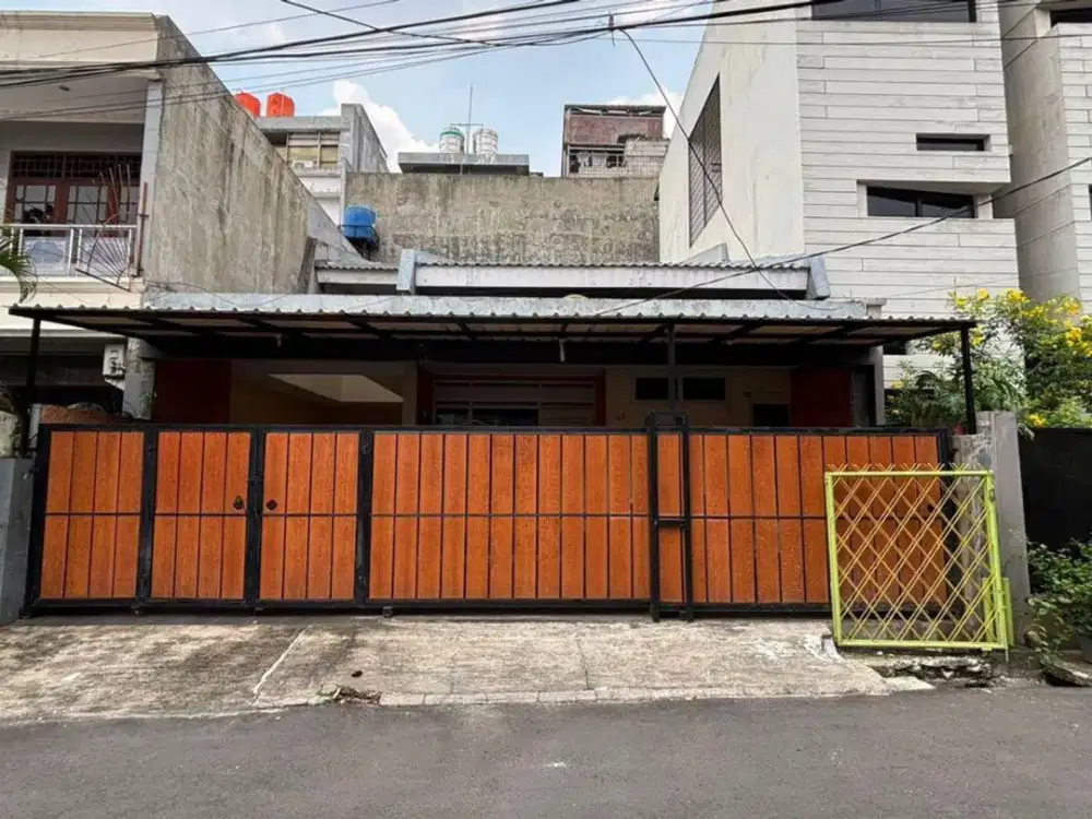 Rumah Kanopi Full di Tebet Timur Dalam Akses Jalan 2 Mobil Lega