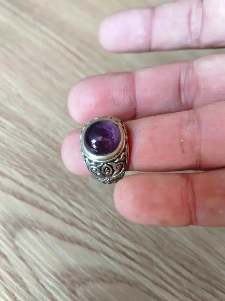 Cincin batu kecubung ungu