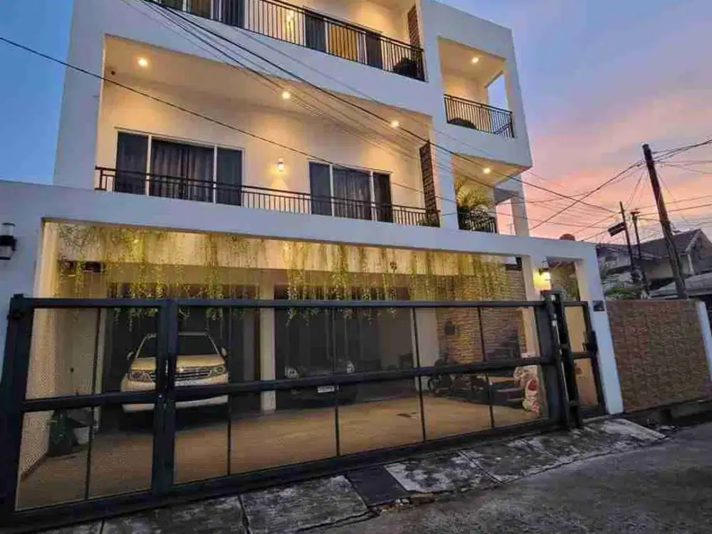 Rumah modern tropis posisi hook di Jatibening Bekasi