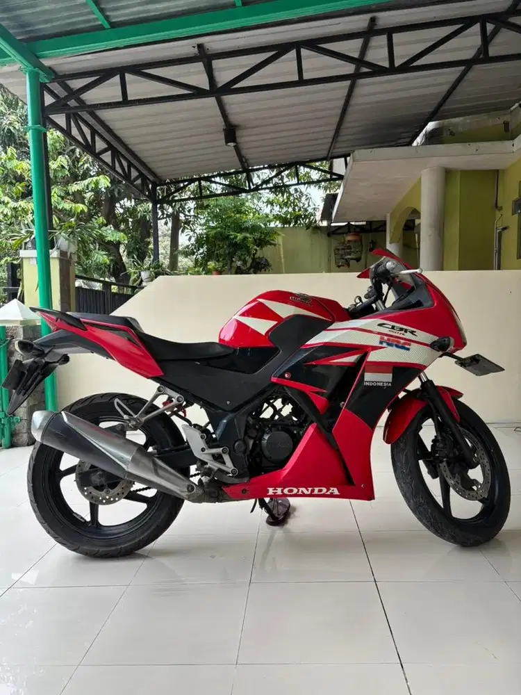 Dijual CBR 150 R warna Merah