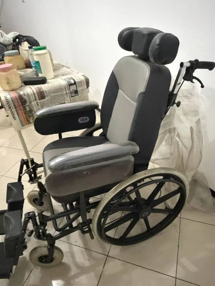 Kursi roda medis Merk  GEA leather wheelchair
