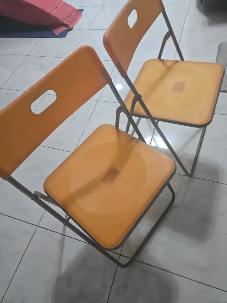 2 unit Kursi lipat