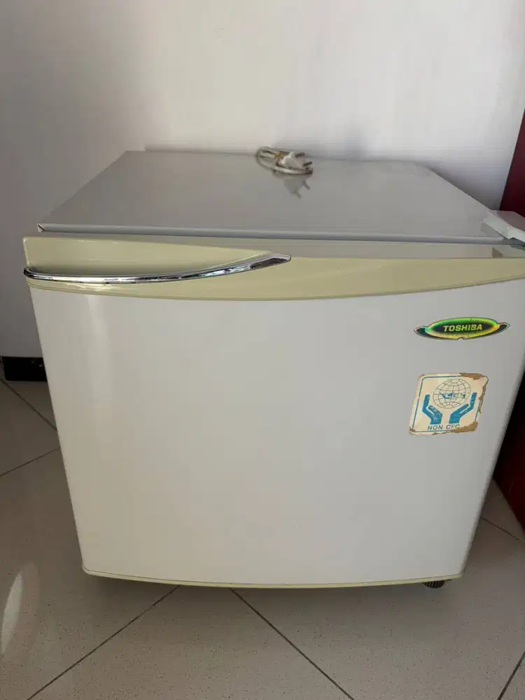 Kulkas Mini Portable Toshiba Glacio