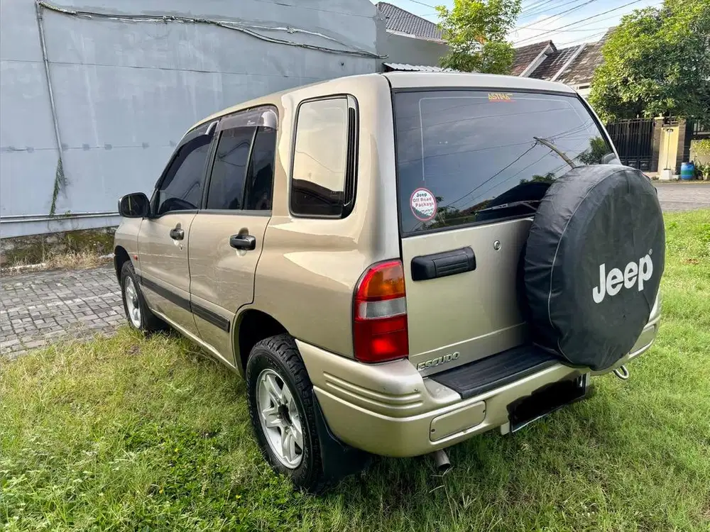 Mobil Klangenan Suzuki Grand New Escudo 1,6 Tahun 2004 Low Km Terawat