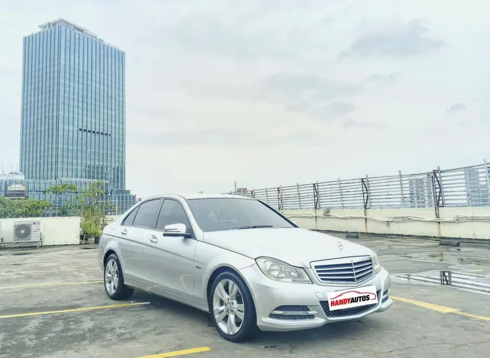 Mercedes Benz C200 Avantagrde Tahun 2013 Automatic Abu abu metalik