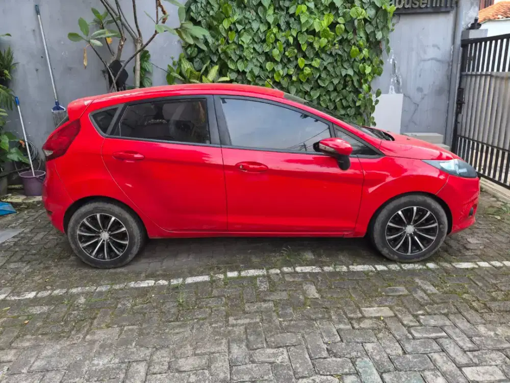 Ford fiesta 1.4at trend red thn 2011.bisa tt motor gede