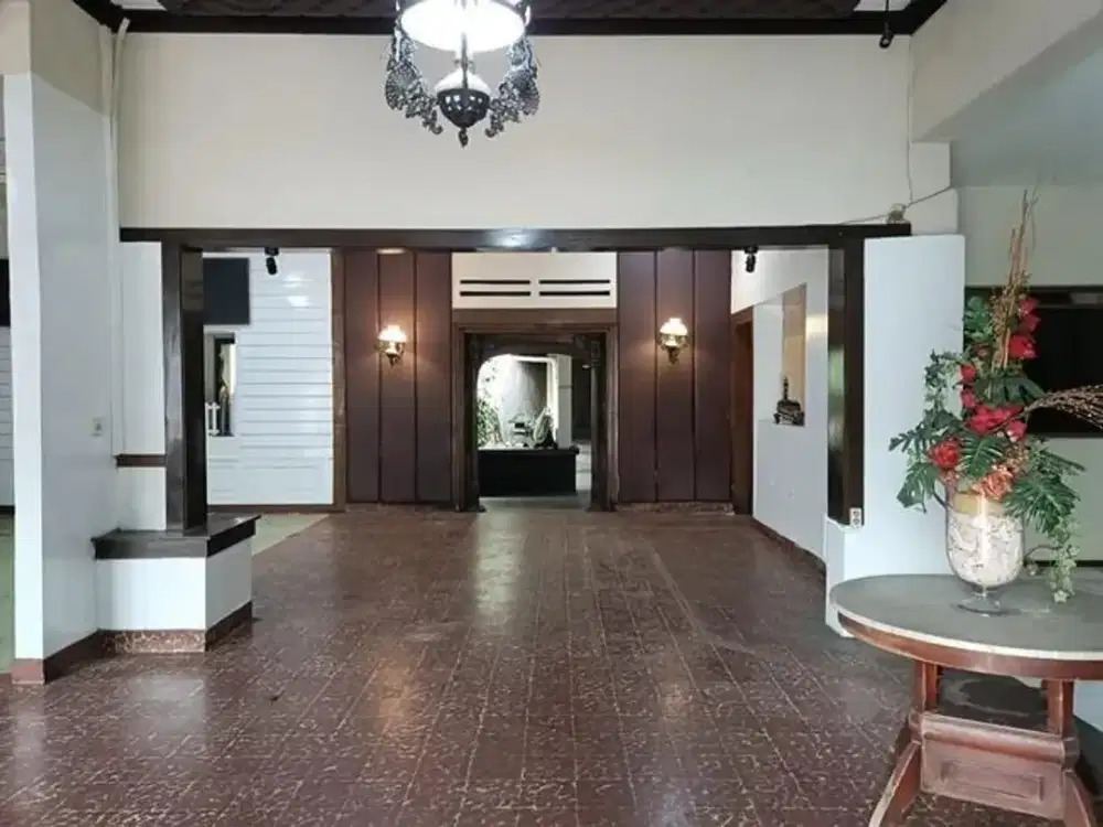 Murah!! Ruang Usaha Strategis di Padjajaran Mainroad, Bandung