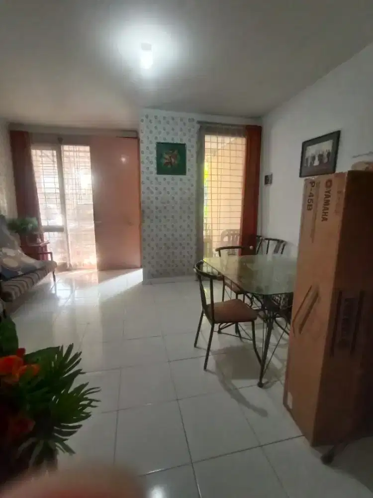 Rumah minimalis semi furnished Di Istana sudirman