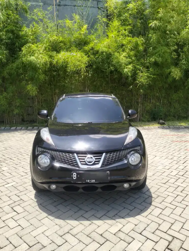 Juke AT 2011 Hitam