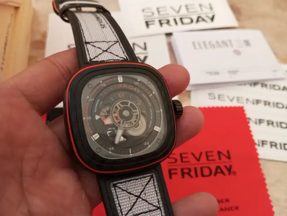 Sevenfriday Carbon orange