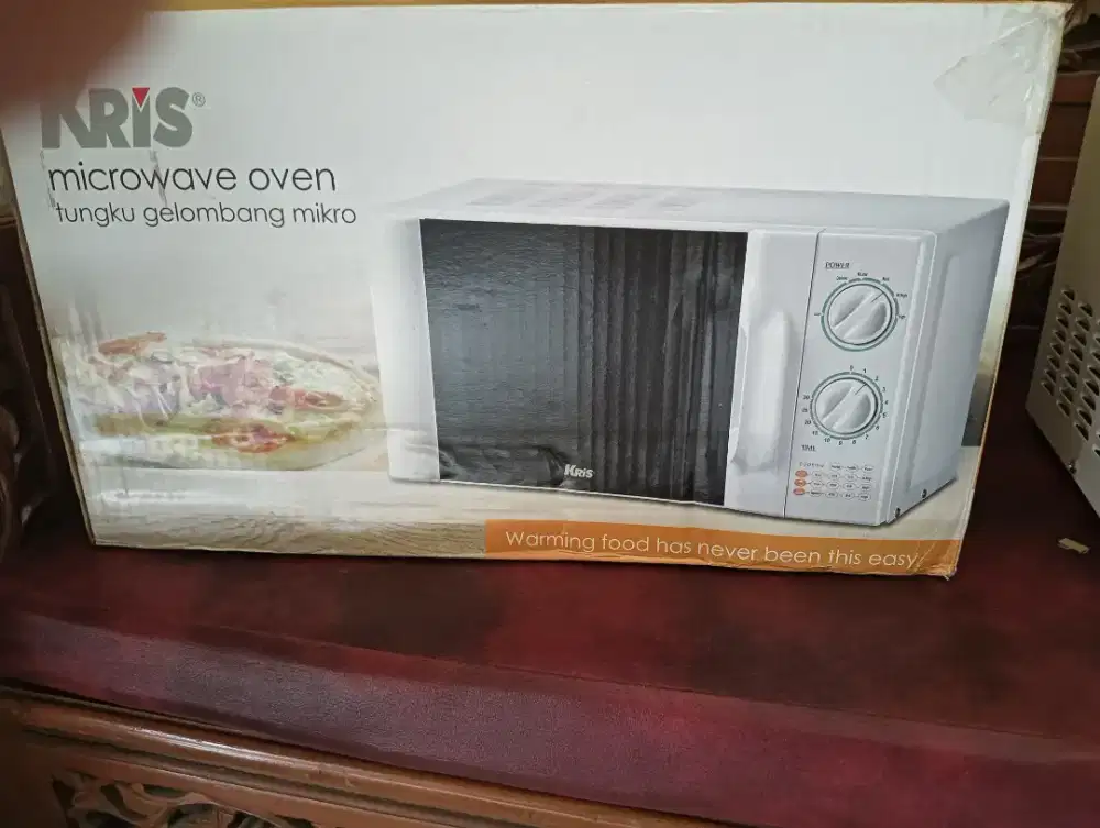 Kris Microwave Oven Model No. P70H20L-D4