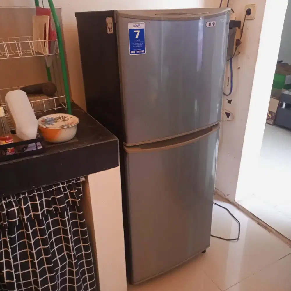 KULKAS 2 PINTU AQUA