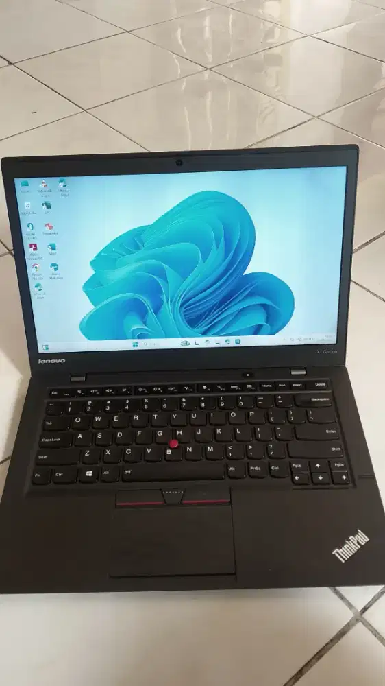 Jual laptop merek lenovo bekas tapi ga ada lecet sama sekali