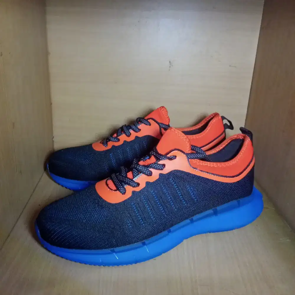 Sneakers Bulog
Size 43