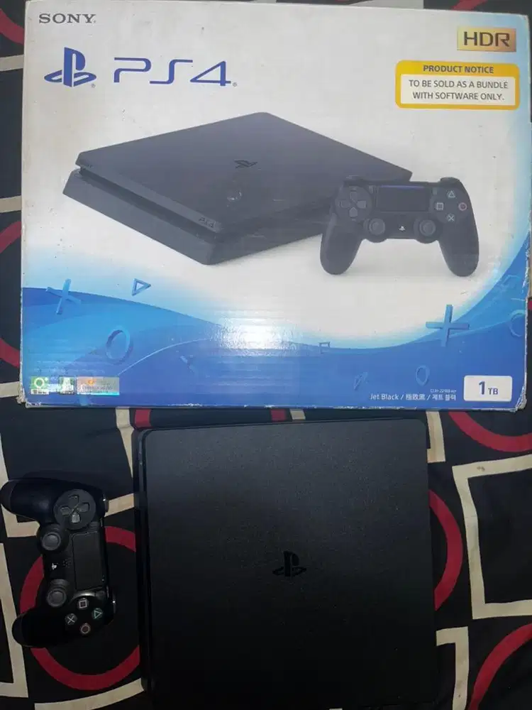 PS4 slim original cuh-2218B hdd 1 tb