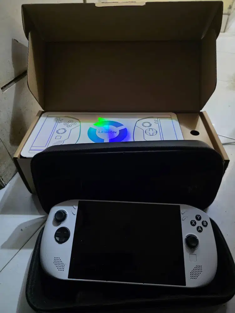 Lenovo Legion GO S AMD Ryzen Z2 Go 16GB 512GB W11 8 WUXGA