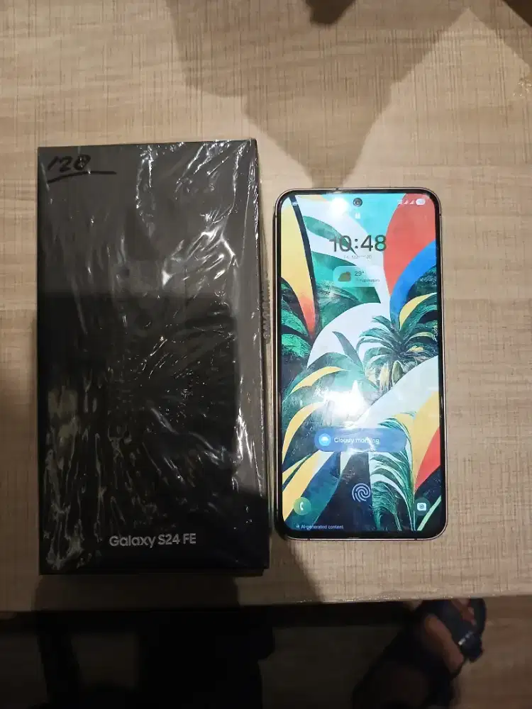 Samsung S24 FE 8GB / 128 GB Graphite garansi SEIN msh aktif