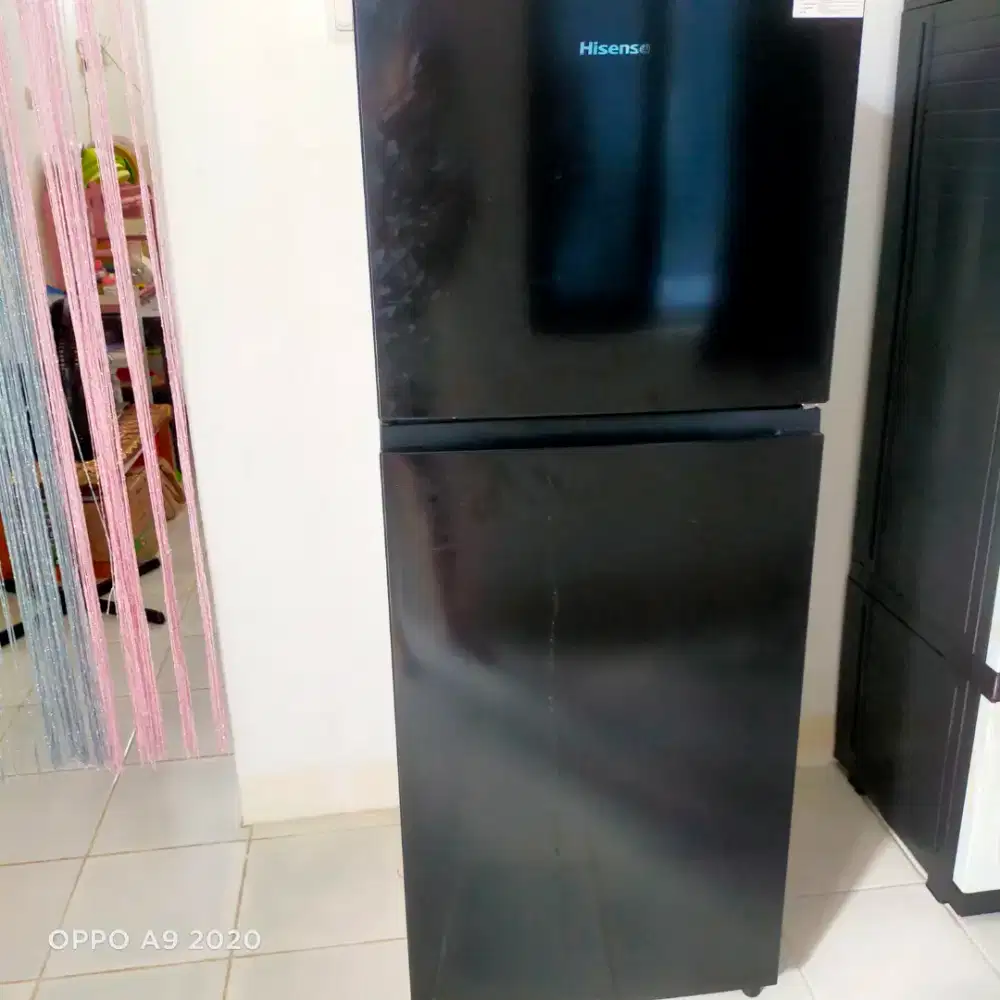 Di jual kulkas & kasur bekas ...kondisi 100% mulus dan terawat..