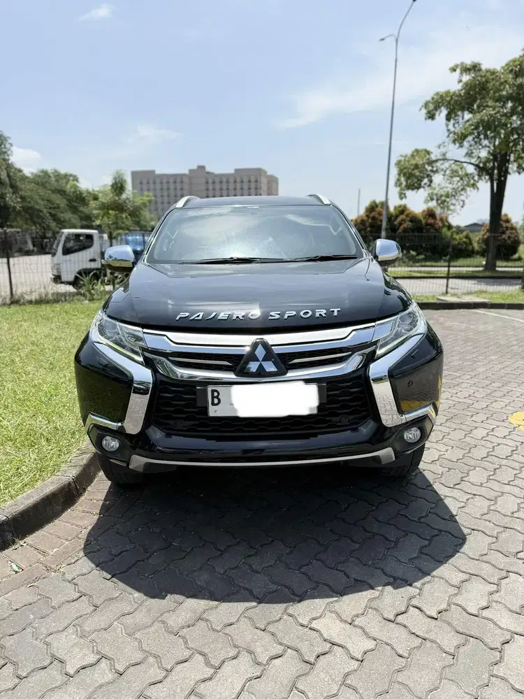 Pajero Dakar Ultimate 2019 AT Matic Hitam 4x2