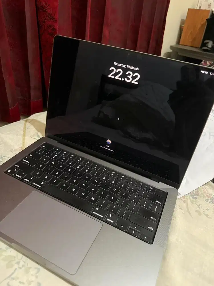 Macbook pro 14 inch m1 pro 16gb ssd 512gb