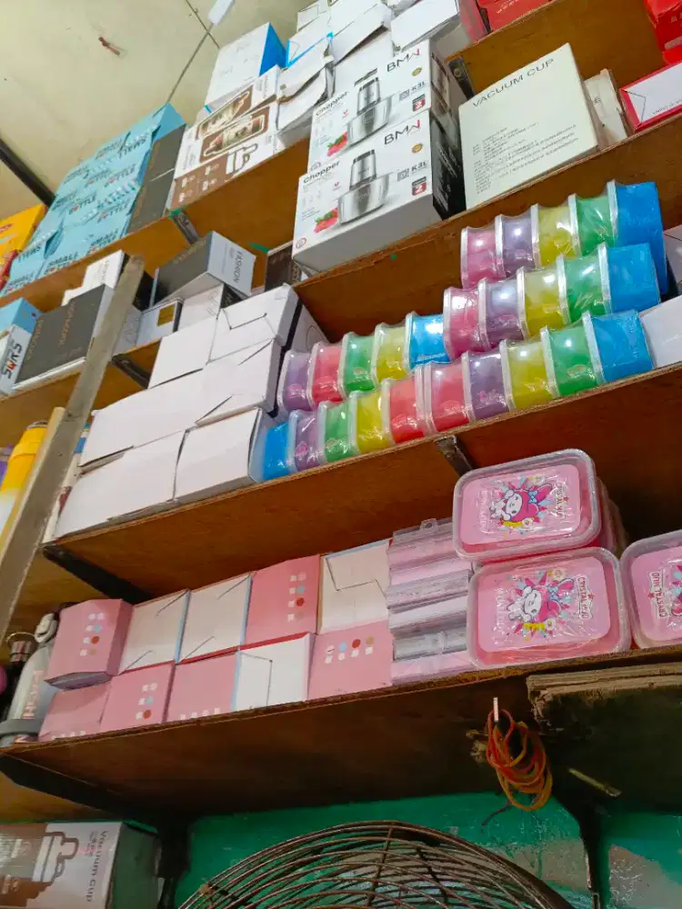 Dibutuhkan karyawan untuk jaga toko serabutan