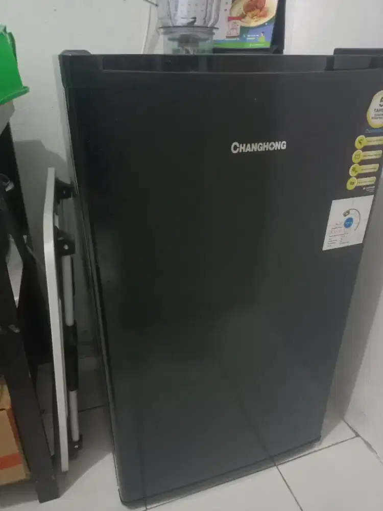 Di jual kulkas merek changhong