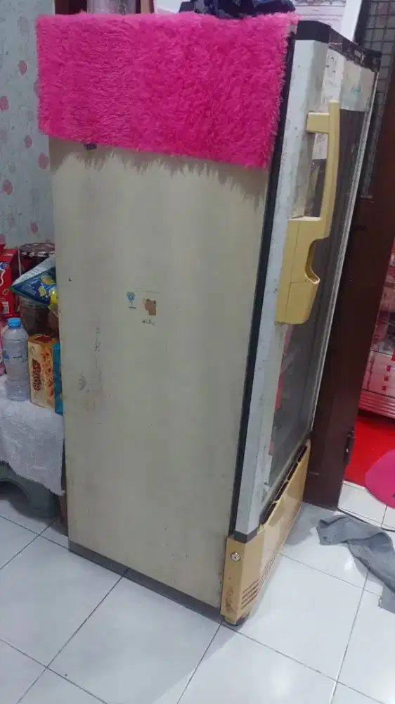 Kulkas showcase polytron