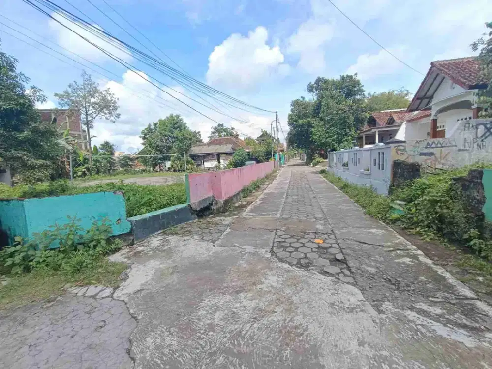 DIJUAL TANAH STRATEGIS
di seputaran jalan raya Gito Gati Timur Masjid Suciati Sleman Yogyakarta