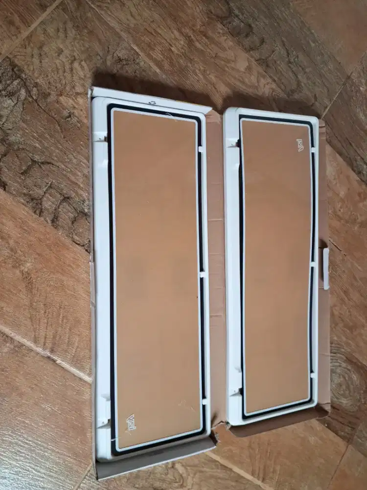 Cover Plat Nomor Izy Warna Putih Baru Tidak Jadi Pakai