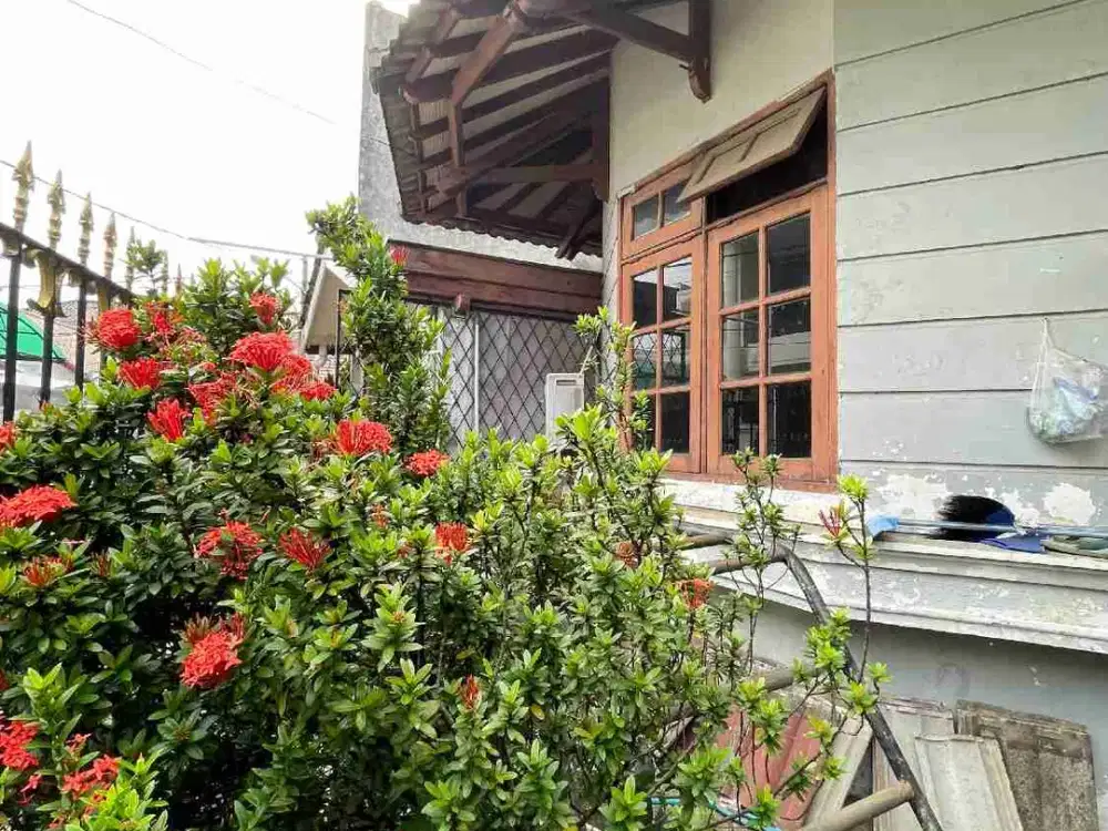 Rumah hitung tanah 5KM ke MRT Lebak Bulus Jakarta Selatan