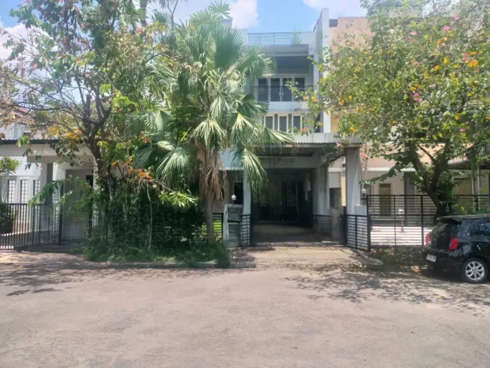 Rumah di surabaya barat Villa Grand Sungkono dijual dibawah NJOP luas tanah 232m2 ada 3 kamar tidur