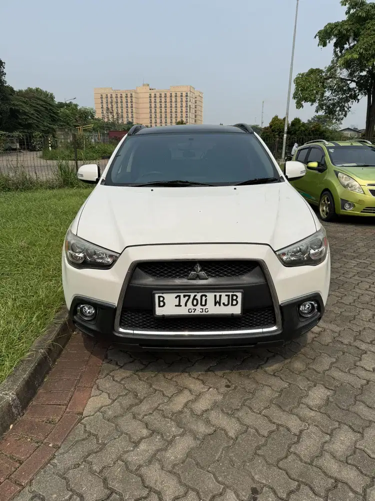 Outlander PX 2013 Matic Putih SUV gagah Sunroof