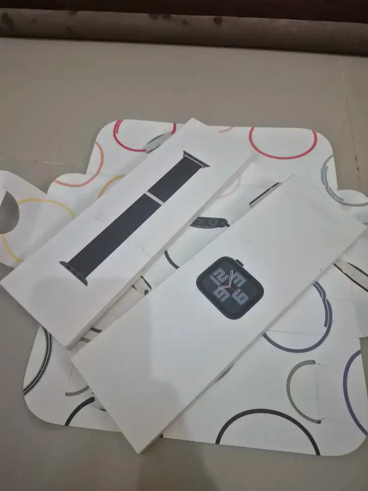 Apple Watch SE Gen 2 44mm resmi ibox fullset mulus pemakaian