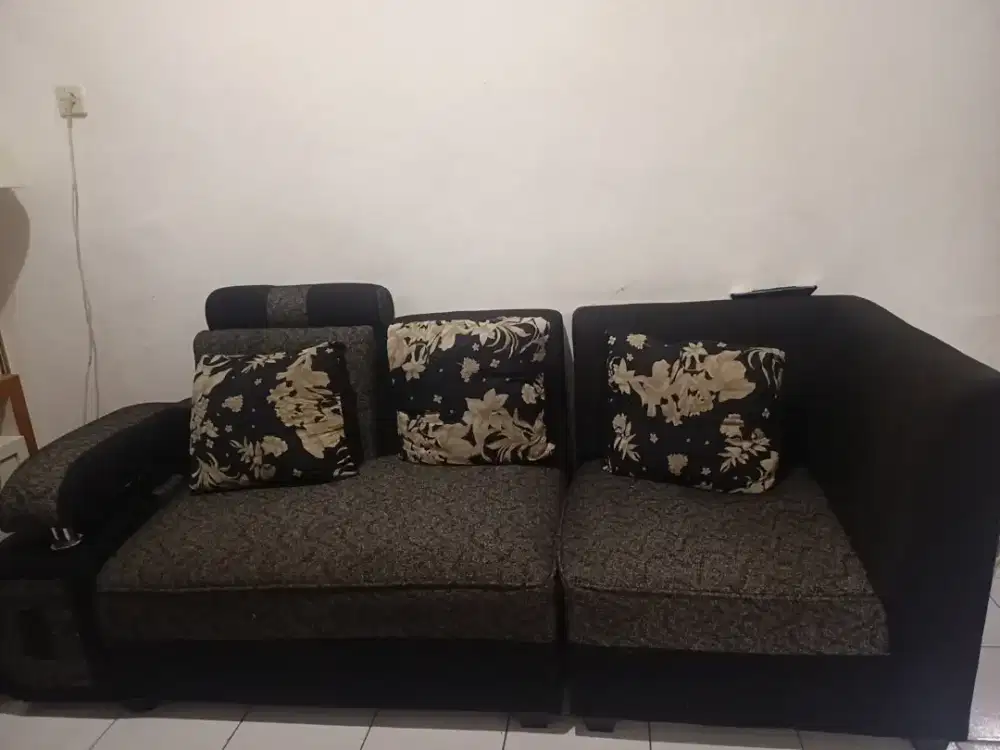 Dijual sofa 3set+meja kecil