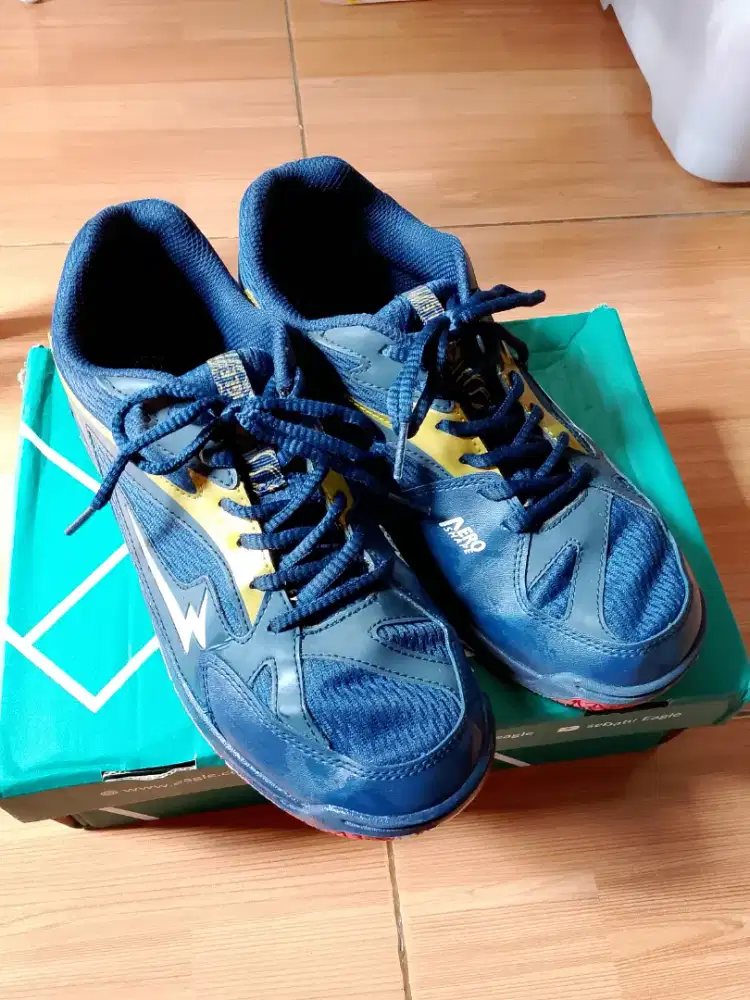 Sepatu badminton Eagle Viking