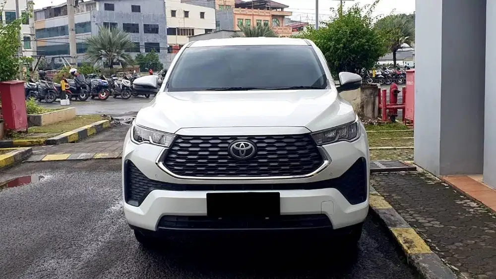 Toyota Kijang Innova Zenix 2.0 V Non Hybrid AT Putih 2024 km.34rb