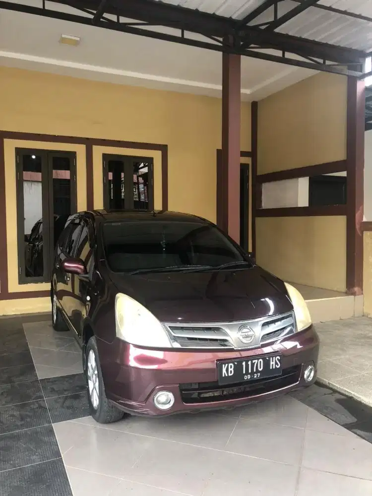 Dijual Nissa Grand Livina Tahun 2012