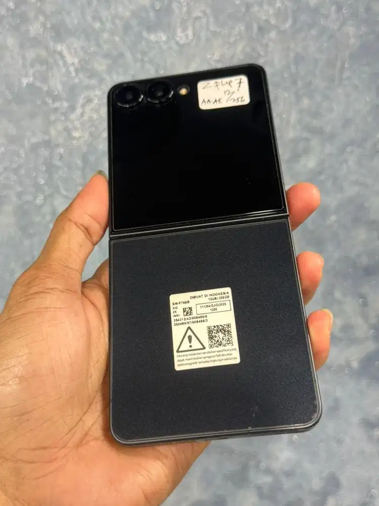 Samsung Z Flip 7 12/256 Black SEIN