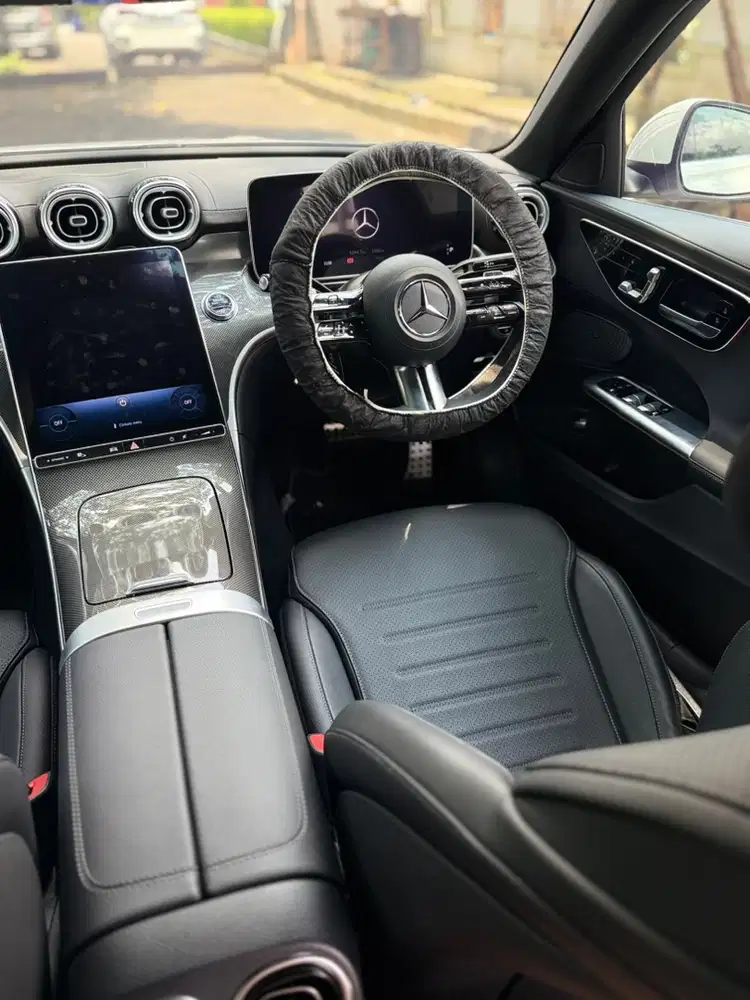 Mercedes Benz C300 AMG LINE W206 2024/2023 (Super Low KM 5RB)