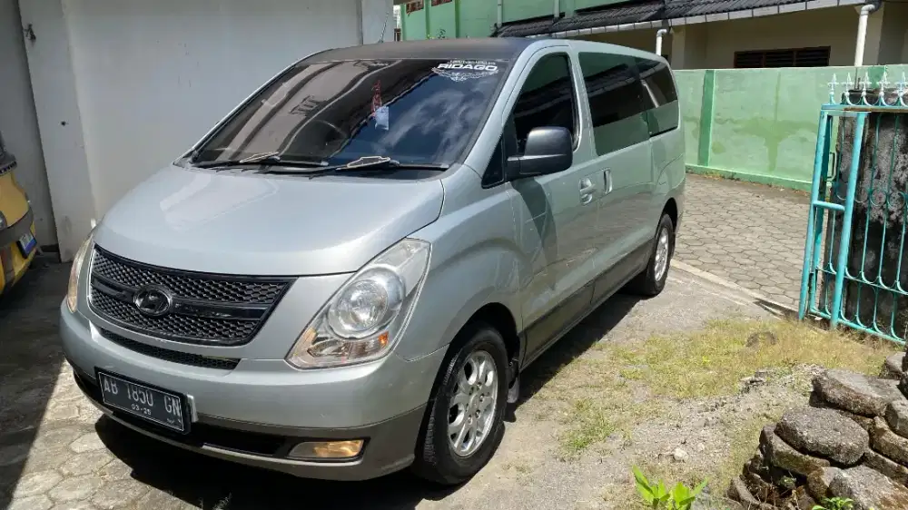 Hyundai H-1 12 Jok Kulit Low KM 2.4 AT Bensin Matic Royale Record 2010