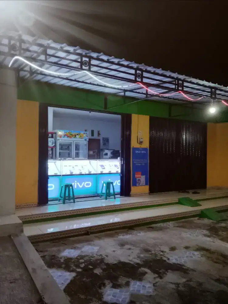 Ruko Dua Pintu, ada kamar mandi.