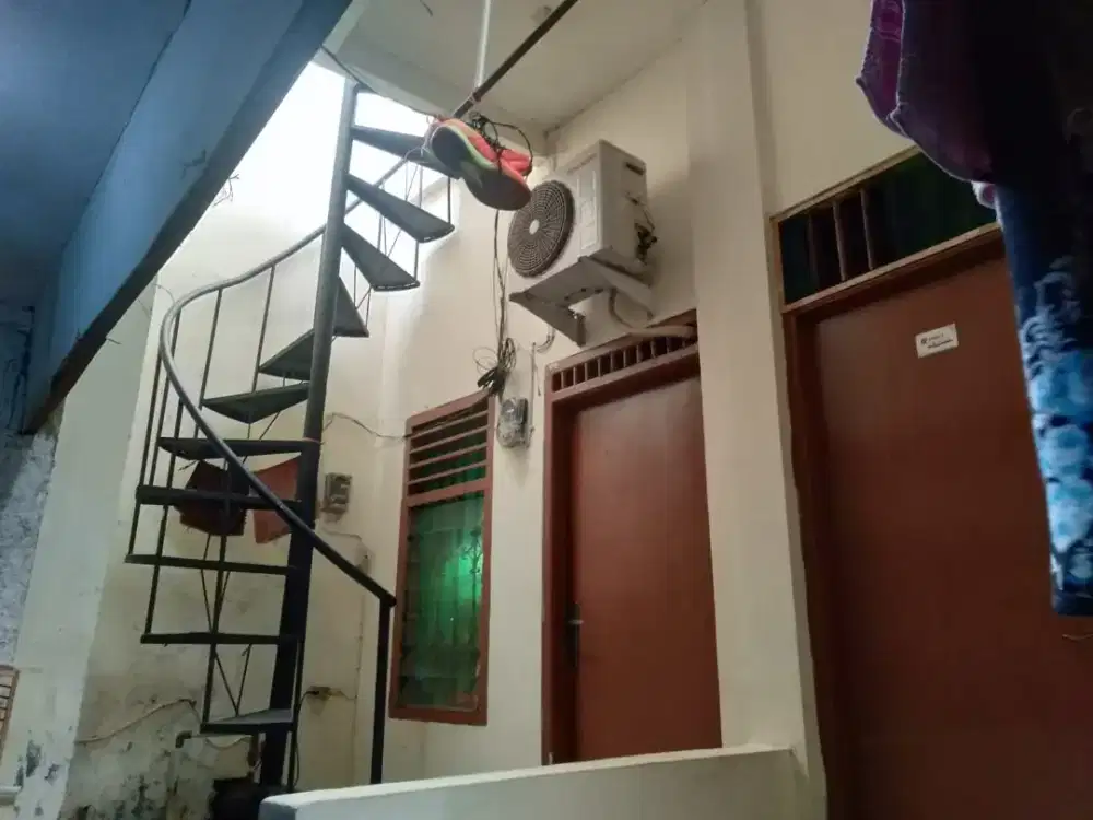 JUAL BU 4 RUMAH PETAK : 2 petakan lantai 1 dan 2 petakan lantai 2