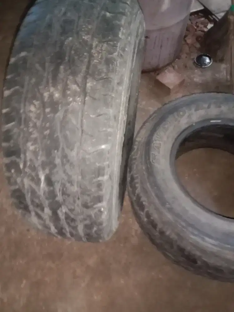 Dijual ban luar mobil